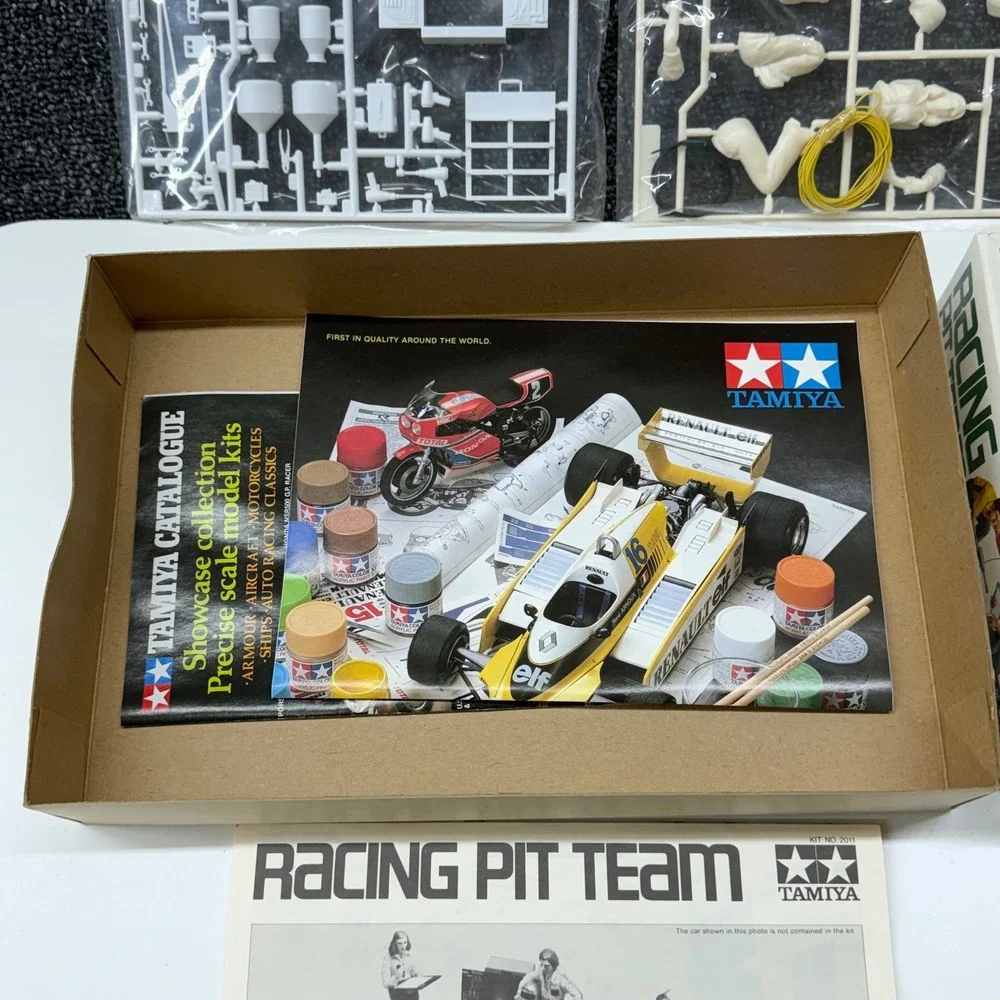 Vintage Tamiya Racing Pit Team 1/20 Grand Prix No.11 Model Kit 2011 Complete!
